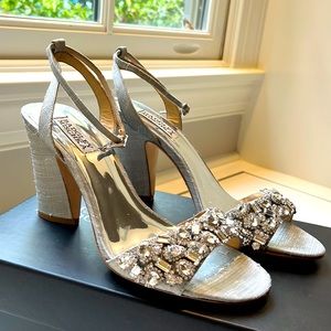Badgley Mischka block heel Jill silver silk pumps with crystals 8 1/2